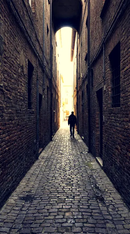 Divided Scale applied to The alley, lit warm, shaded cool