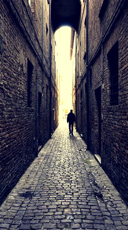 Hot Highlight applied to The alley, lit warm, shaded cool